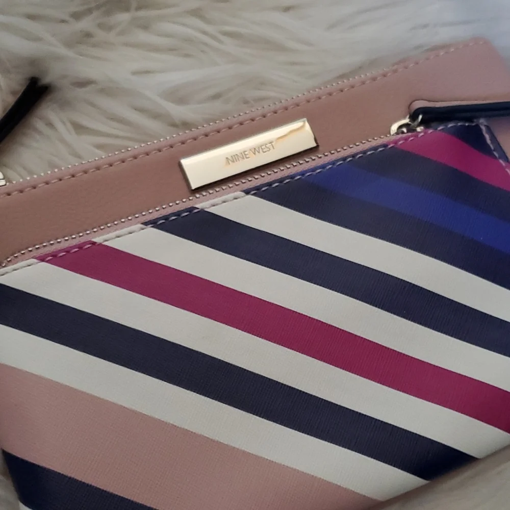 Nine West Alyce wristlet